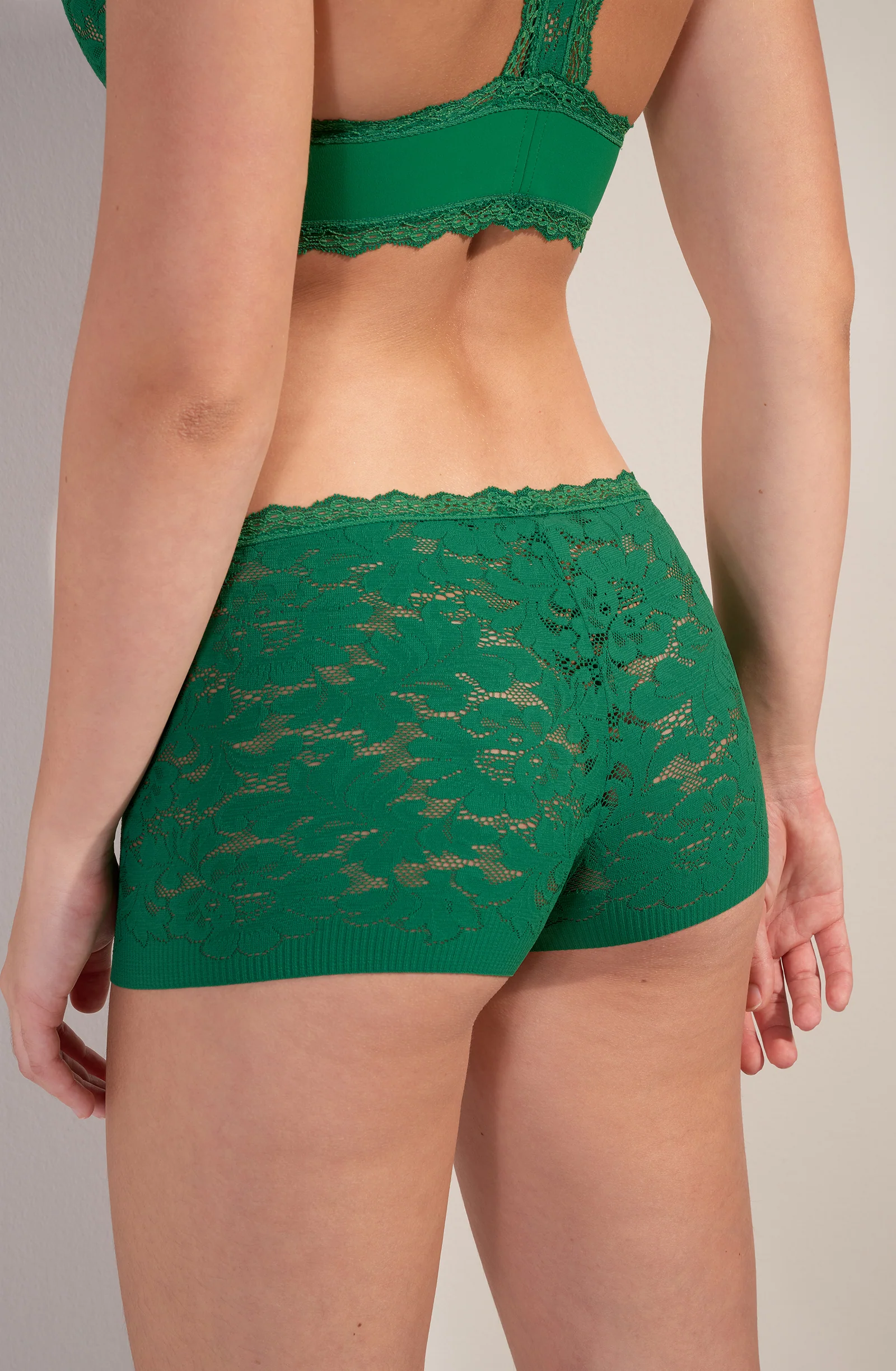 bobby - jade - Image 4